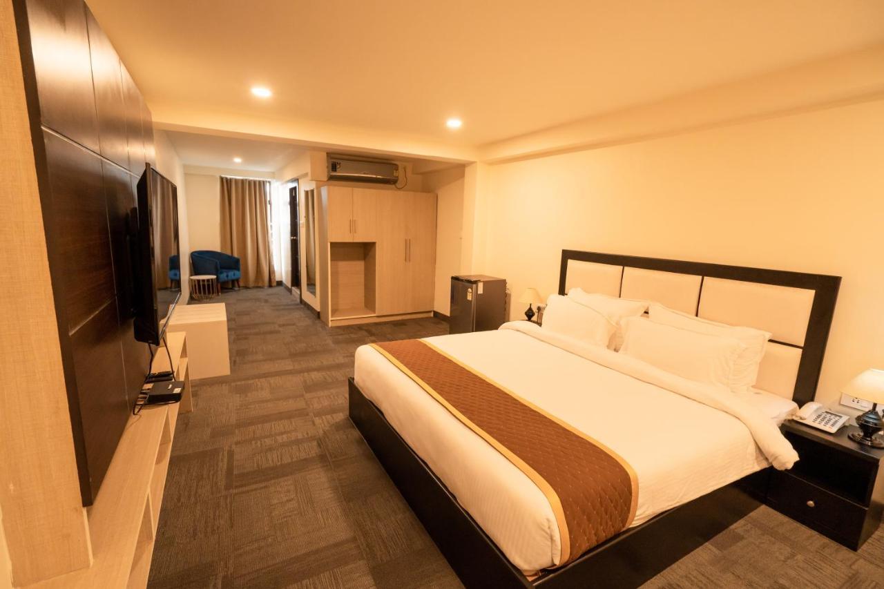 Royale Lalawi Hotel Aizawl Ngoại thất bức ảnh