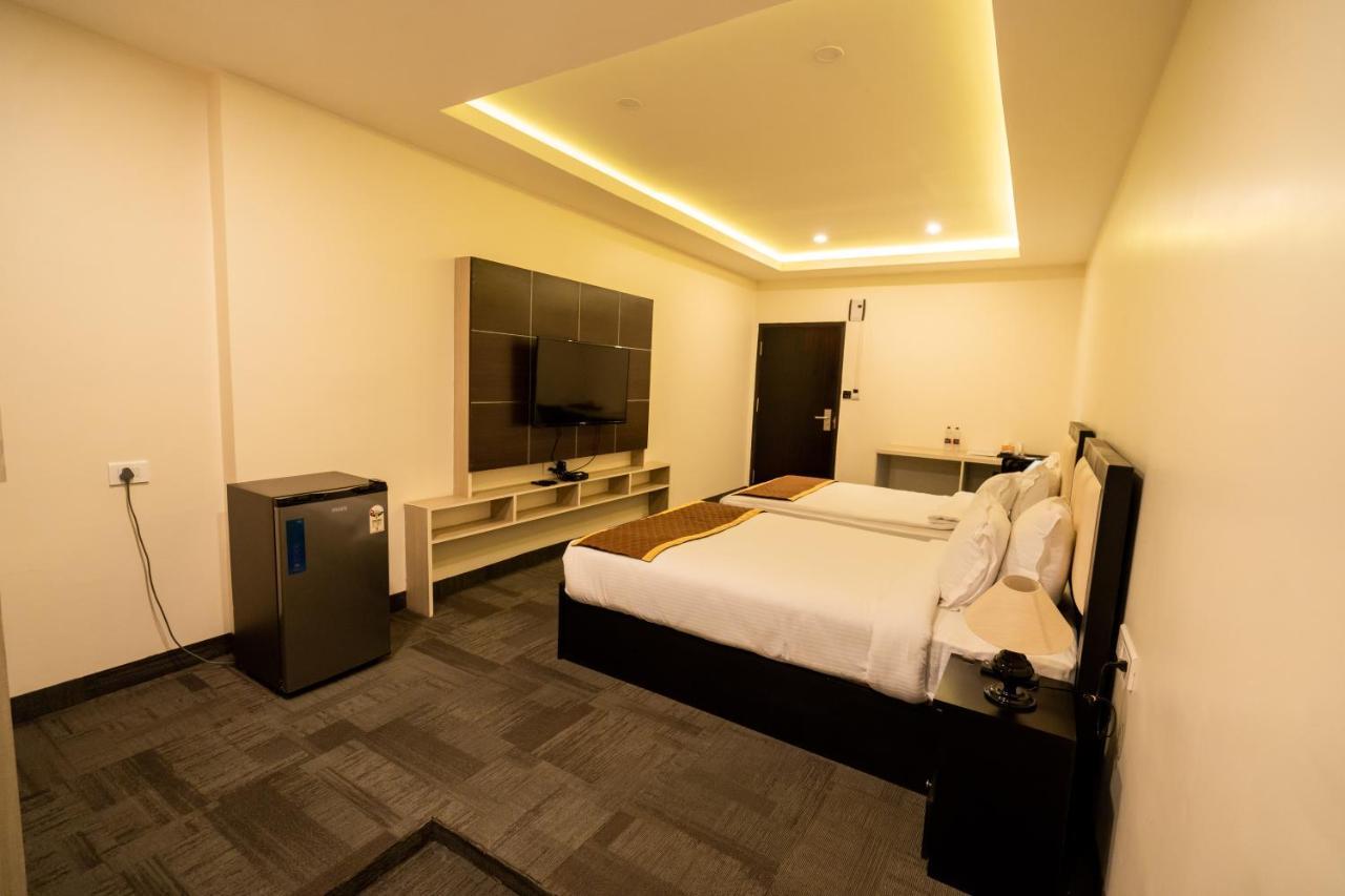 Royale Lalawi Hotel Aizawl Ngoại thất bức ảnh