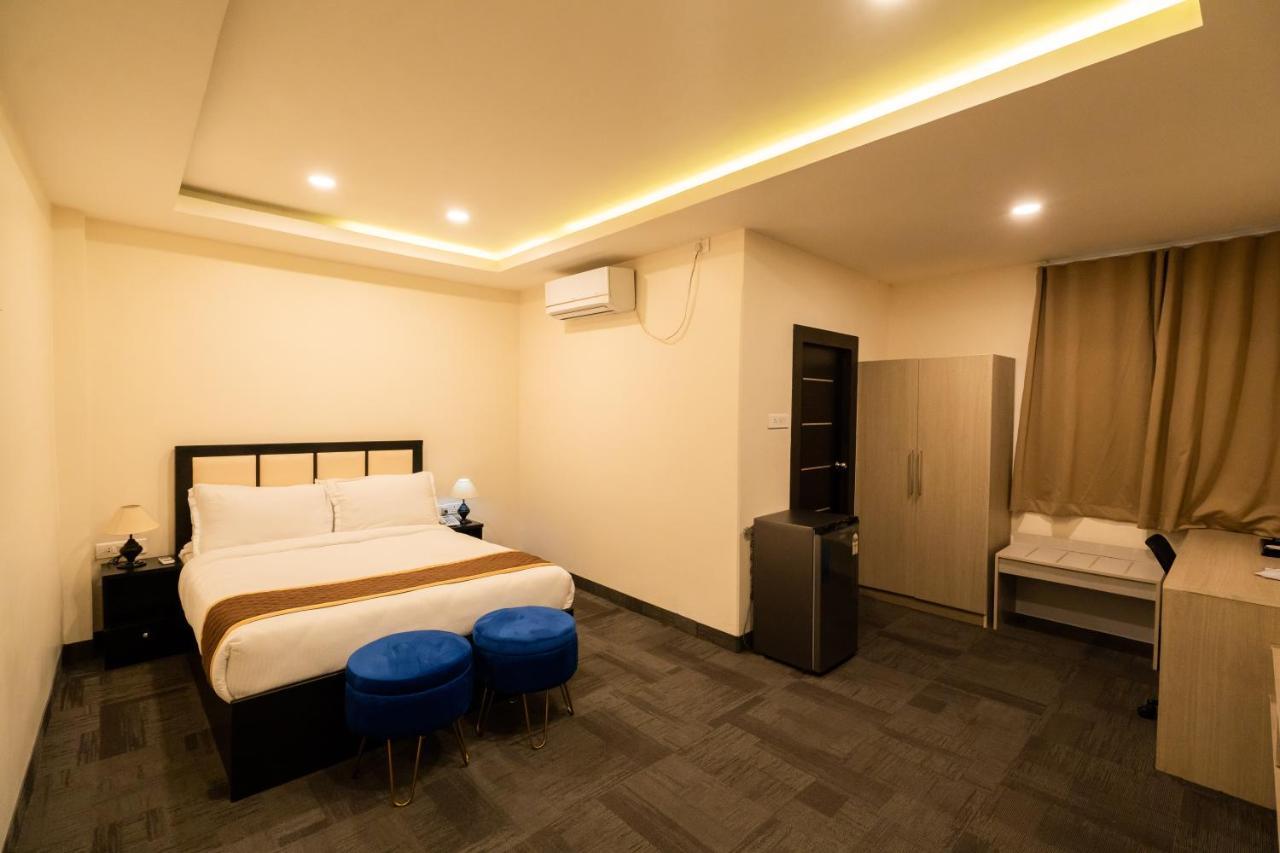 Royale Lalawi Hotel Aizawl Ngoại thất bức ảnh