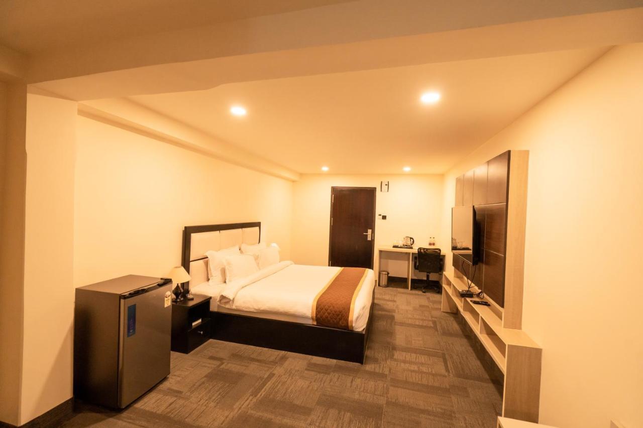 Royale Lalawi Hotel Aizawl Ngoại thất bức ảnh