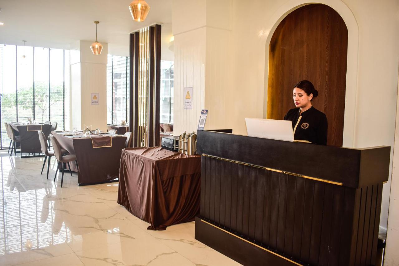 Royale Lalawi Hotel Aizawl Ngoại thất bức ảnh